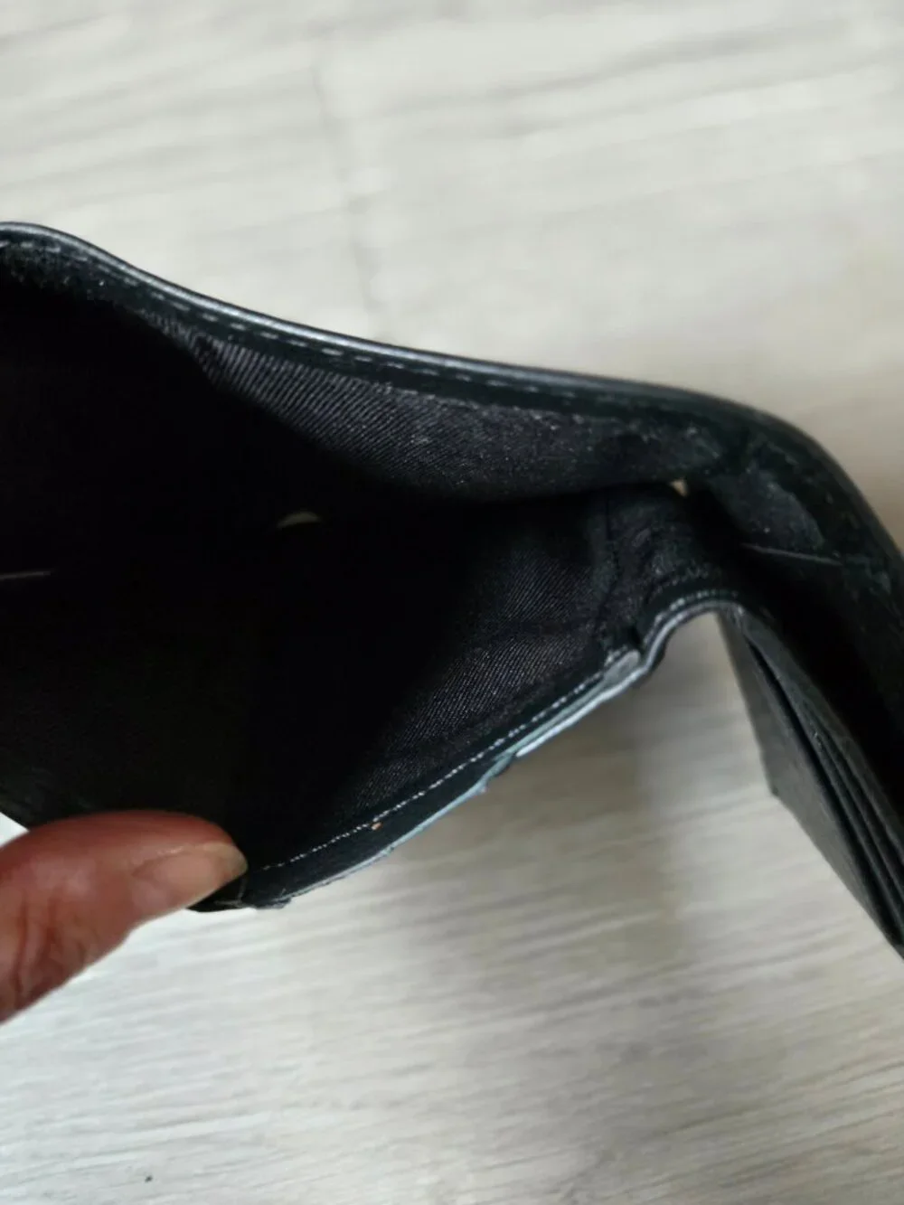 Men's leather RFID black tri-fold wallet